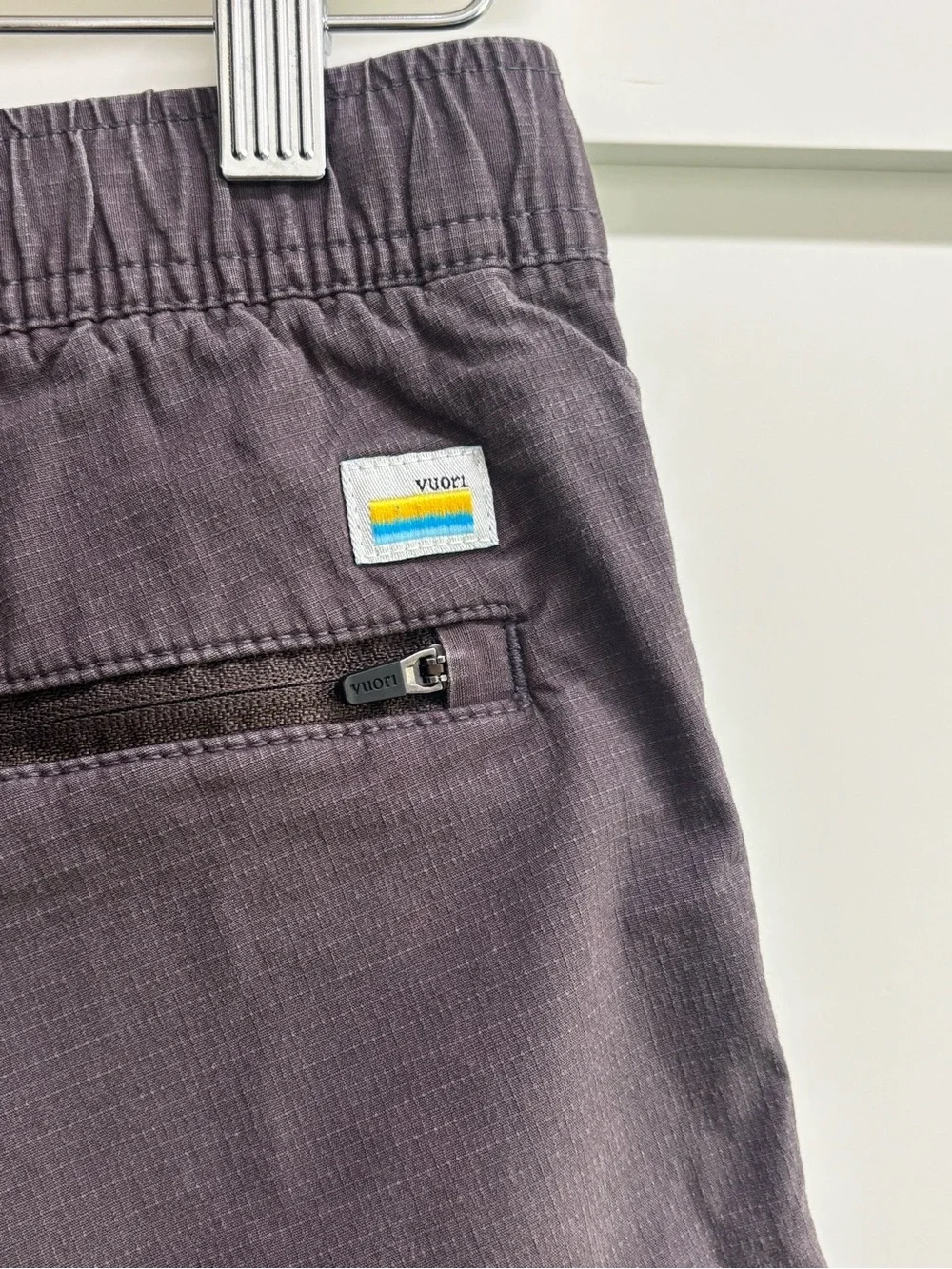 Vuori Ripstop Shorts V370 Men’s Medium Gray Performance Casual Drawstring Shorts